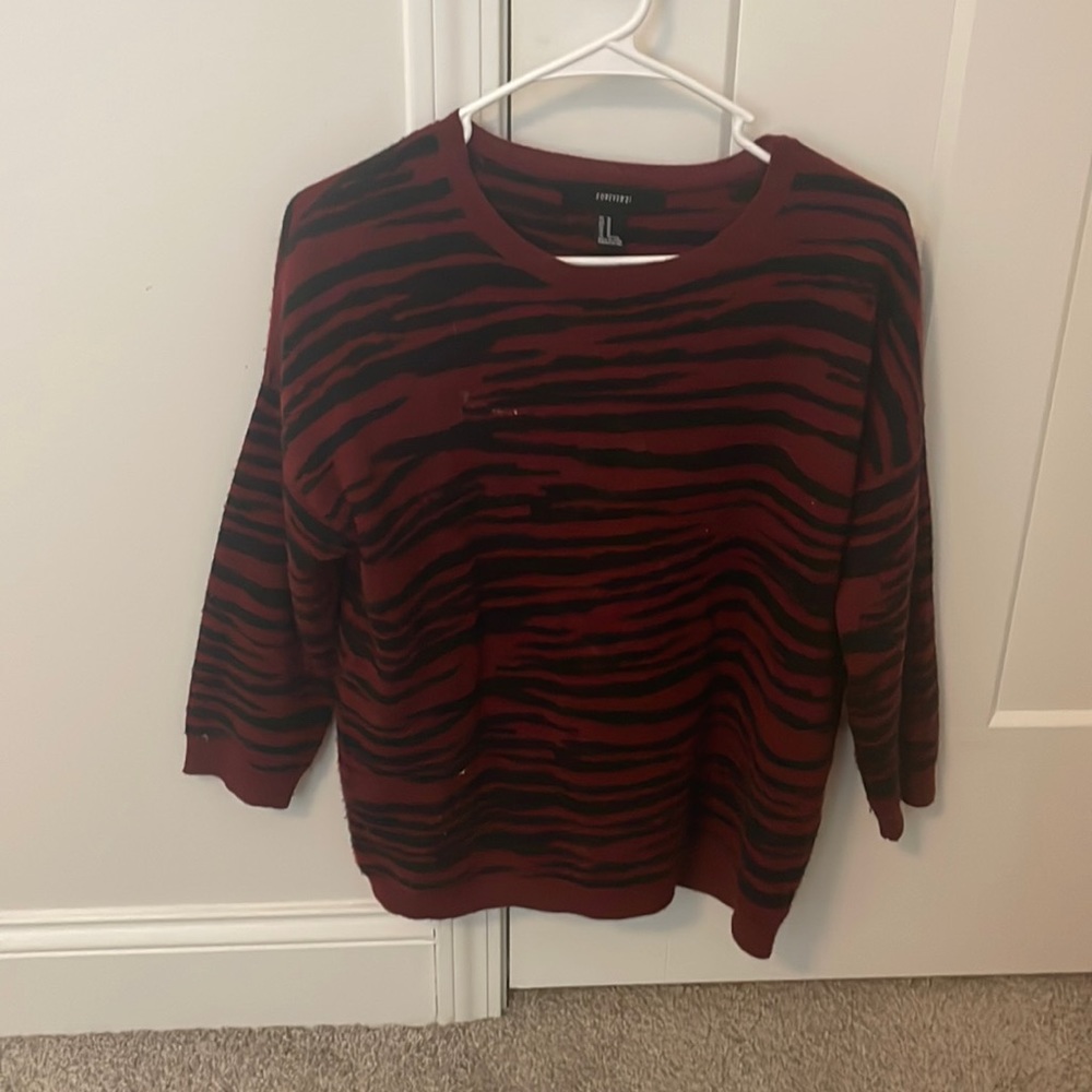Animal print sweater with cropped sleeves